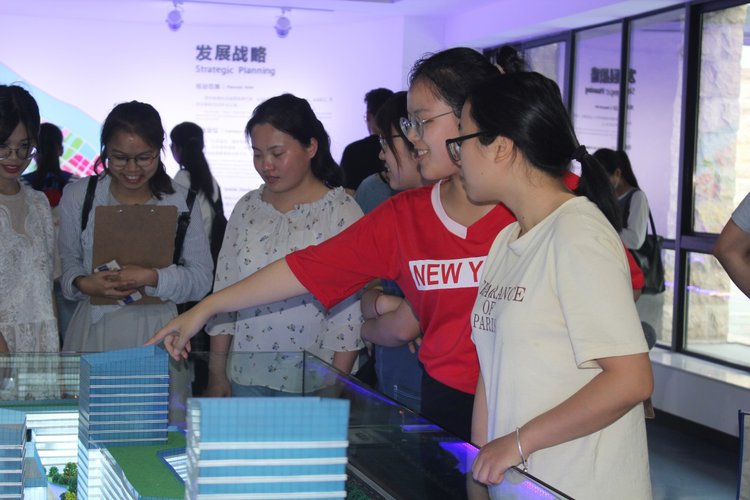 说明: https://cms-bucket.nosdn.127.net/2018/06/14/1e9840715218458992b1f46efe073754.png?imageView&thumbnail=750x0&quality=85&type=jpg&interlace=1